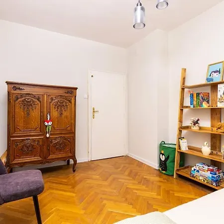 Family Fuzzy Muzzy 2 Bedrooms Mu Apartament